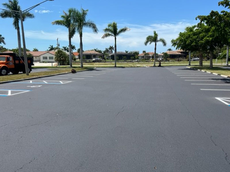 Parking lot paved by Onyx Asphalt USA